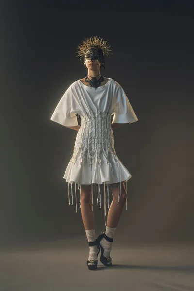 Look 32